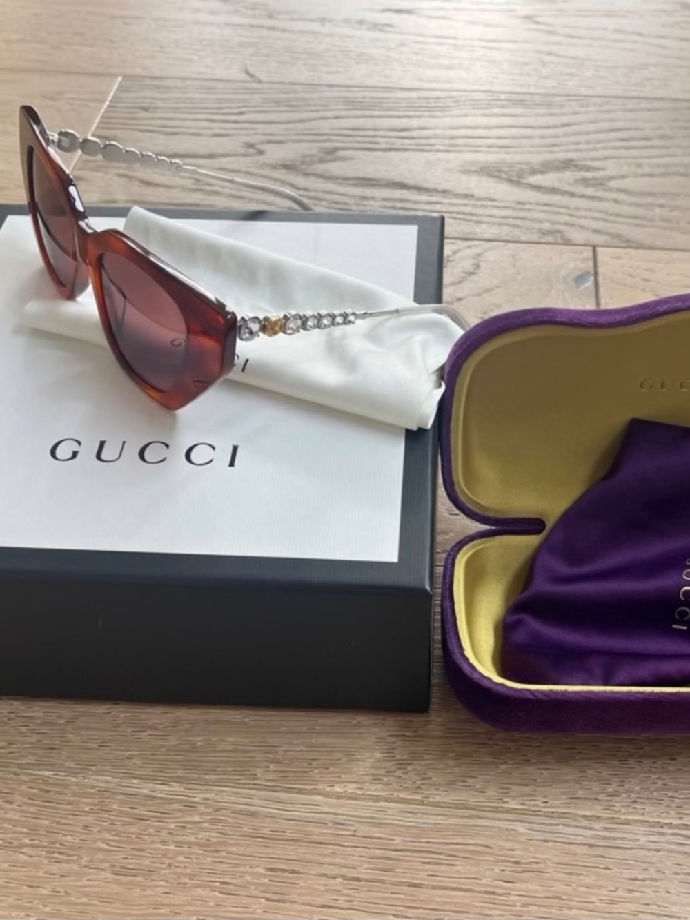 Gucci sunglasses with case , box and cloth